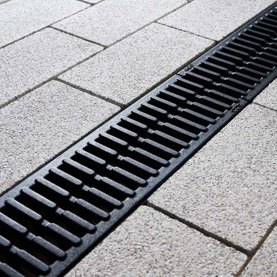 ACO Self Euroline Entwässerungsrinne Mit Stutzen Und Gussrost – Bild 4