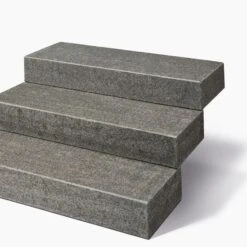 Seltra Natursteine Blockstufe IMPALA BLACK Satiniert Gabbro Anthrazit-schwarz