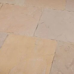 Seltra Natursteine Terrassenplatten MANDRA EXTRA Satiniert Sandstein Gelb-hellbeige